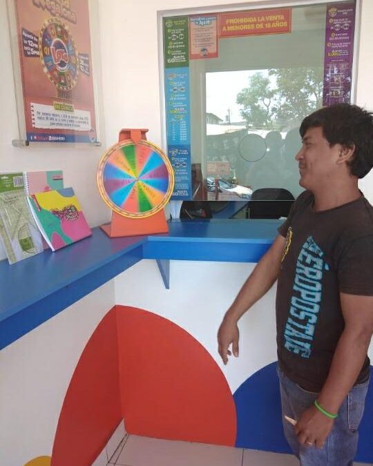 Ruleta Regalona premia con útiles escolares