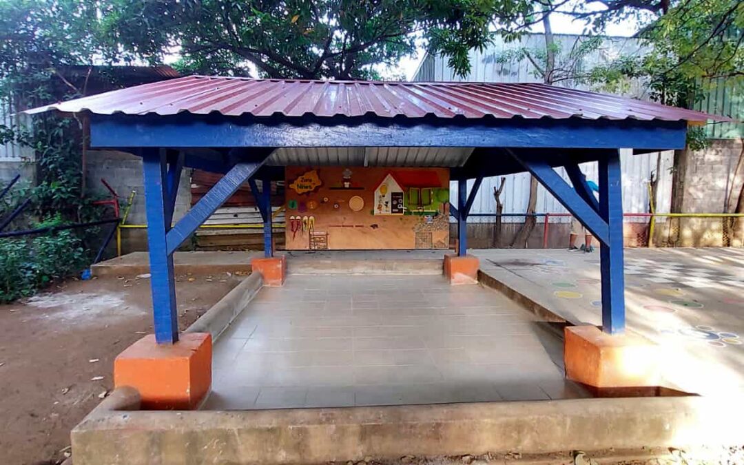 En navidad LOTO renueva parque infantil en CDI de Mercado Roberto Huembes