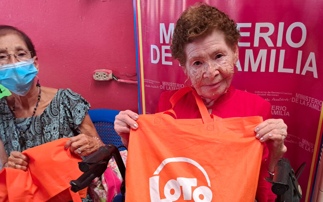 LOTO Nicaragua vive la magia de la navidad con los adultos mayores
